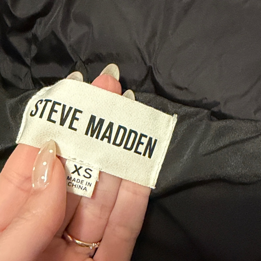 Steve Madden Tri-Tone Puffer Jacket - Black, Brown, Red - Picture 4 of 4